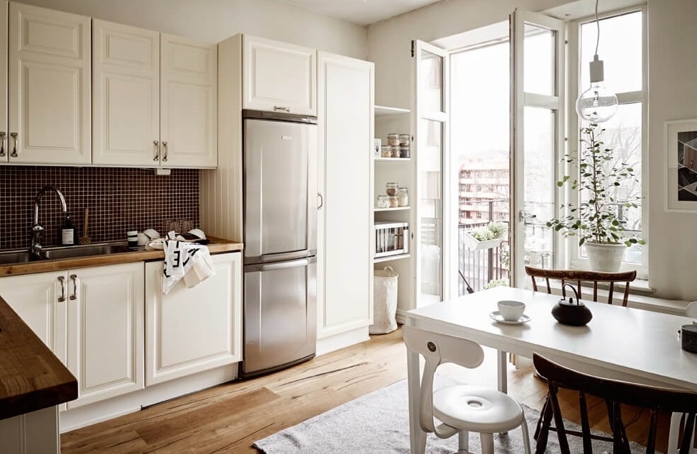 Как перевесить дверь холодильника Как перевесить дверь холодильника