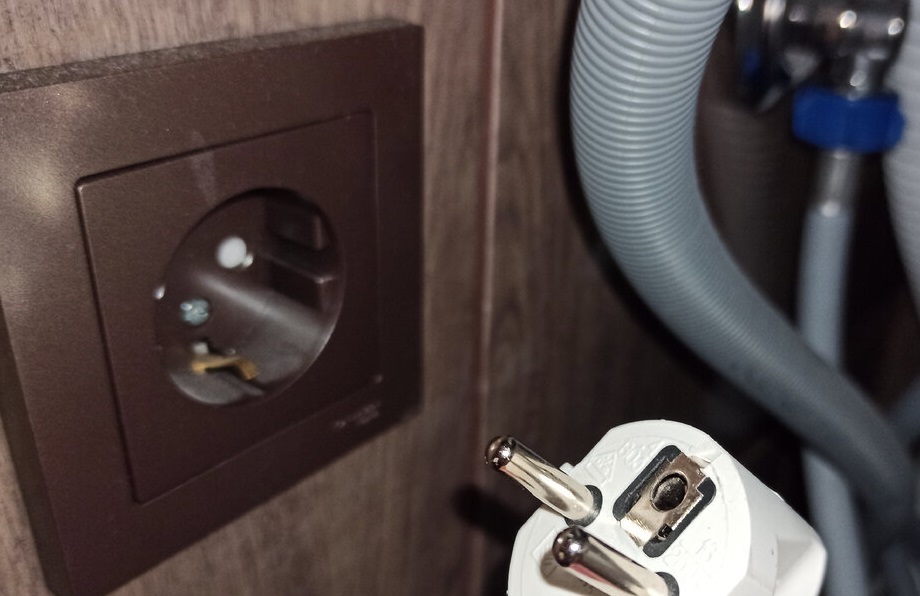 Как открыть заблокированную дверь стиральной машины Как открыть заблокированную дверь стиральной машины