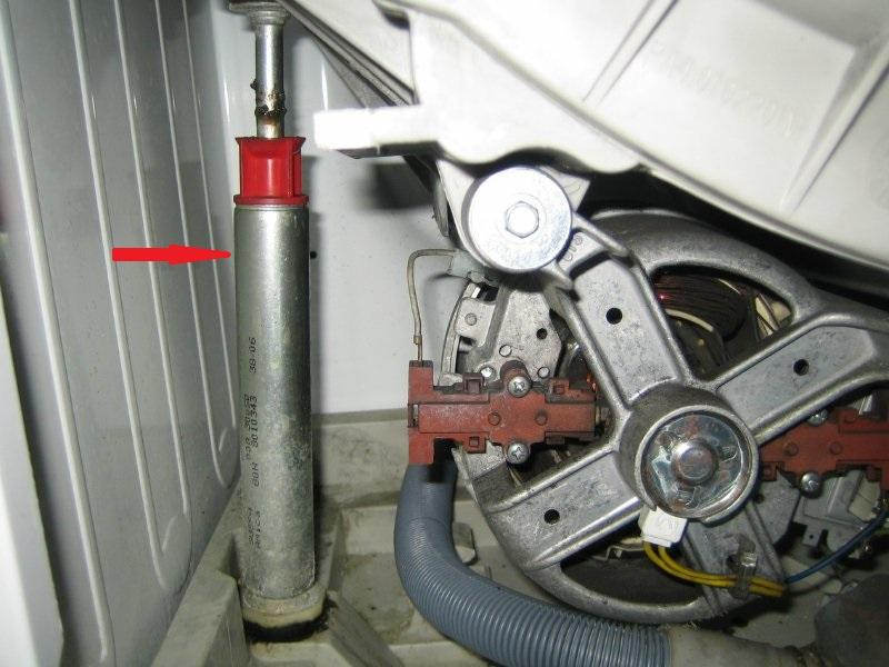 Почему стиральная машина прыгает при отжиме и как решить эту проблему Почему стиральная машина прыгает при отжиме и как решить эту проблему