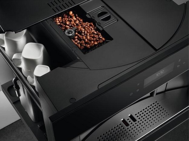 Встраиваемая кофемашина AEG KKB894500B (preview 4)