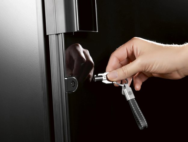 Монотемпературный винный шкаф EuroCave V-REVEL-L R-400012-L2B (preview 5)