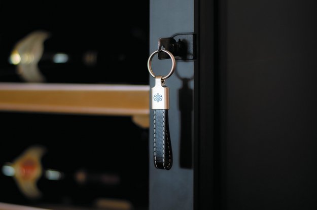 Монотемпературный винный шкаф EuroCave V-LAPREM-M VLP-1001-M (preview 3)