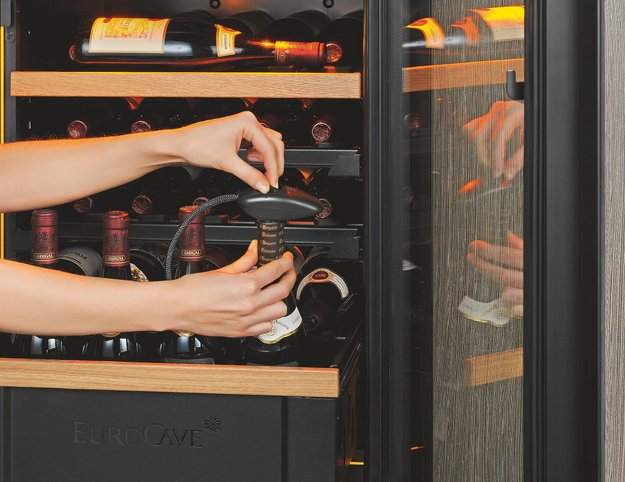 Встраиваемый двухтемпературный винный шкаф EuroCave D-INSP-M I-090021-M (preview 4)