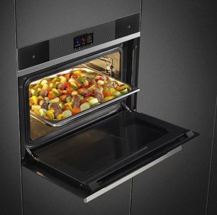 Компактный духовой шкаф с пароваркой Smeg SF4104WVCPN фото 3 в Екатеринбурге