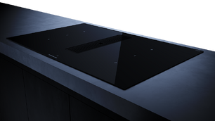 Индукционная варочная панель с вытяжкой Kuppersbusch KMI 8350.0 SR Black Chrome фото 3 в Екатеринбурге