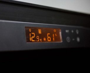 Встраиваемый монотемпературный винный шкаф EuroCave V-059 K-800016-S фото 3 в Екатеринбурге