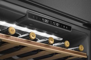 Встраиваемый холодильный шкаф для вина Smeg CVI629NR3 фото 4 в Екатеринбурге