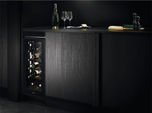 Встраиваемый винный шкаф AEG AWUS018B7B фото 3 в Екатеринбурге
