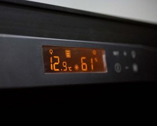 Встраиваемый монотемпературный винный шкаф EuroCave V-259 K-800022-L фото 3 в Екатеринбурге