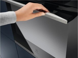 Духовой шкаф Electrolux OKE6P77WX фото 2 в Екатеринбурге