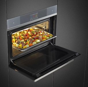 Компактный духовой шкаф с пароваркой Smeg SF4104WVCPS фото 3 в Екатеринбурге