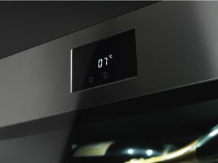 Холодильный шкаф для вина Smeg CVI318X фото 3 в Екатеринбурге