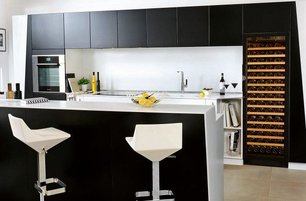 Встраиваемый монотемпературный винный шкаф EuroCave V-259 K-800020-L фото 2 в Екатеринбурге