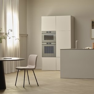 Встраиваемый паровой шкаф V-Zug CombiSteamer V4000 45 CS4T-23031 черное стекло фото 4 в Екатеринбурге