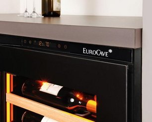 Встраиваемый монотемпературный винный шкаф EuroCave V-INSP-XS I-090012-XS фото 3 в Екатеринбурге