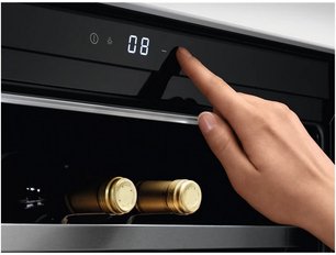 Встраиваемый винный шкаф AEG KWE884520M фото 3 в Екатеринбурге