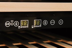 Винный шкаф Dunavox DX-51.150DBK/DP фото 3 в Екатеринбурге