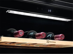 Встраиваемый винный шкаф Electrolux EWUS052B5B фото 4 в Екатеринбурге