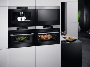 Духовой шкаф AEG KMR761000M фото 2 в Екатеринбурге