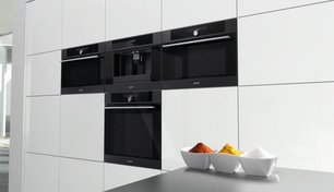 Компактная духовка с функцией СВЧ Gorenje Plus GCM712B фото 2 в Екатеринбурге