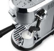 Рожковая кофеварка DeLonghi EC950.M фото 3 в Екатеринбурге