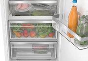 Встраиваемый однокамерный холодильник Bosch KIR81ADD0 фото 4 в Екатеринбурге