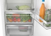 Встраиваемый однокамерный холодильник Bosch KIR81VFE0 фото 3 в Екатеринбурге