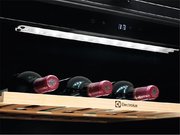 Встраиваемый винный шкаф Electrolux EWUS052B5B фото 4 в Екатеринбурге