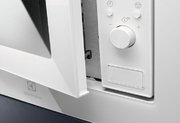Встраиваемая микроволновая печь Electrolux LMS2173EMW фото 4 в Екатеринбурге