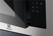 Встраиваемая микроволновая печь Electrolux EMS4253TEX фото 3 в Екатеринбурге