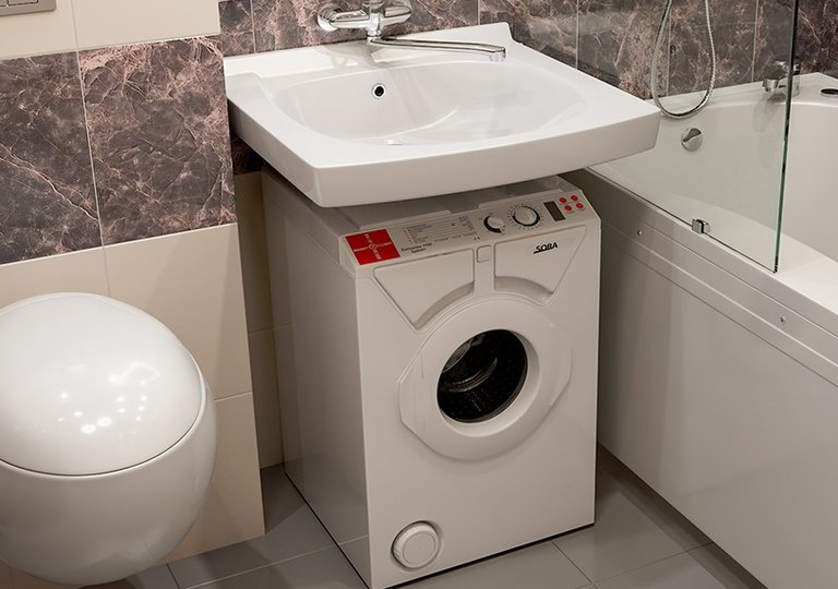 Встроенная стиральная машина под раковиной