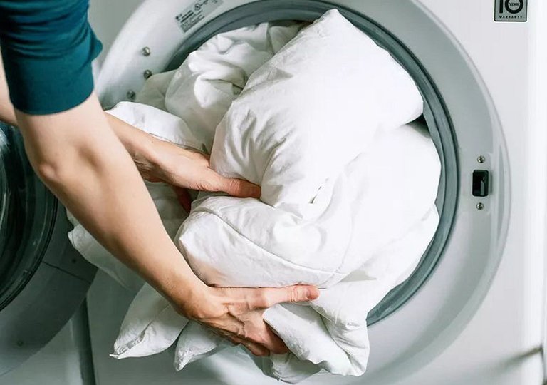Можно ли стирать одеяло в стиральной машине?