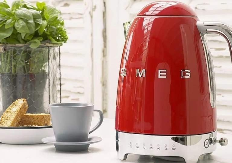 Обзор на чайник Smeg KLF04RDEU