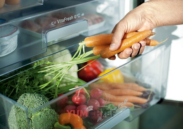 Можно ли хранить продукты и товары в холодильнике?