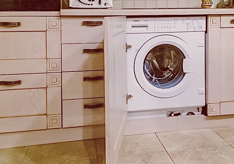 Как правильно установить стиральную машину на кухне