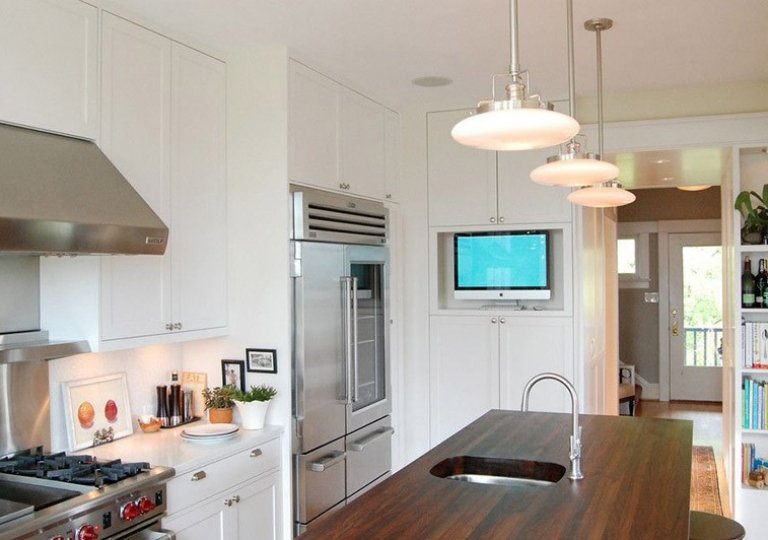 Телевизор на кухне — современная необходимость?