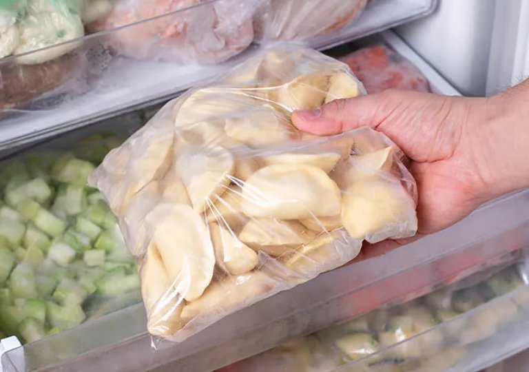 Можно ли, как и сколько хранить пельмени в холодильнике?