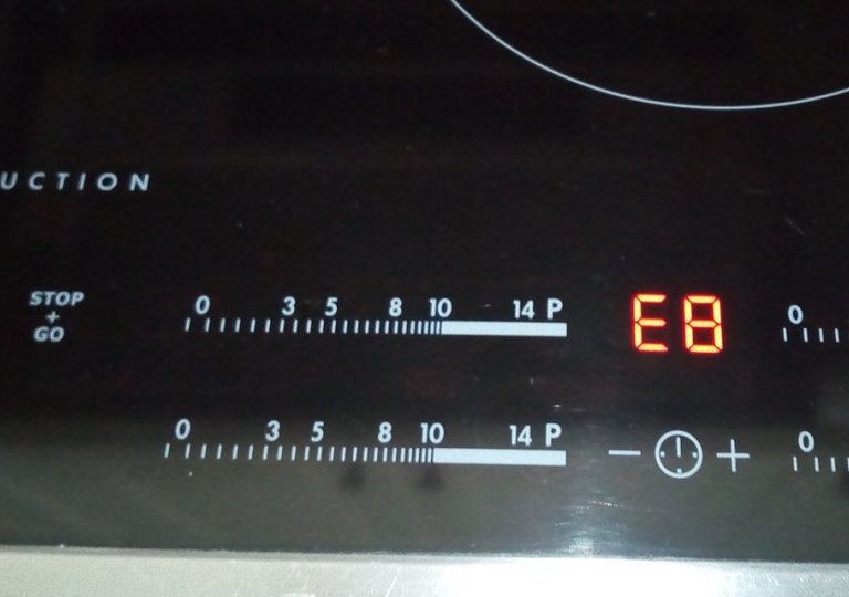 Ошибки индукционной варочной панели: что означают и как исправить?