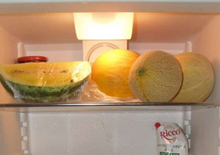 Можно ли, как и сколько хранить дыню в холодильнике