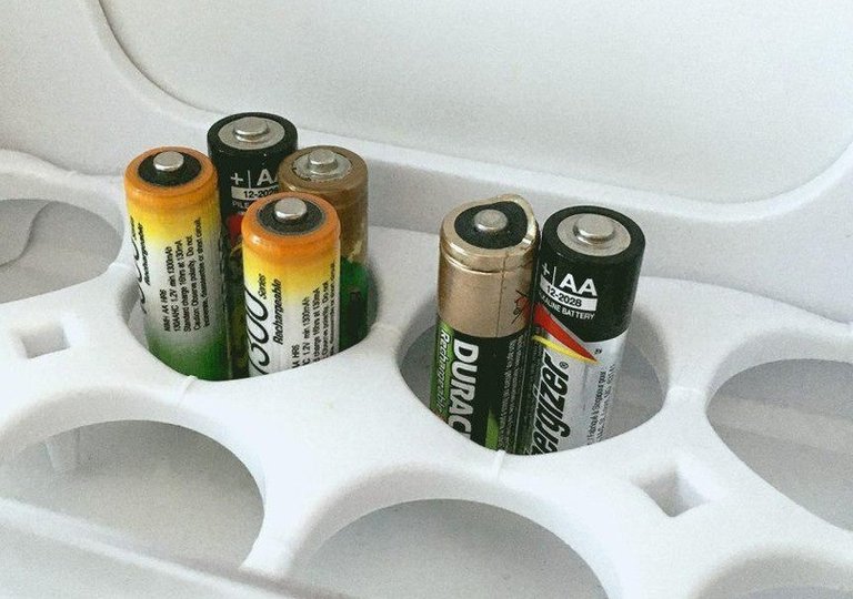 Можно ли, как и сколько хранить батарейки в холодильнике?